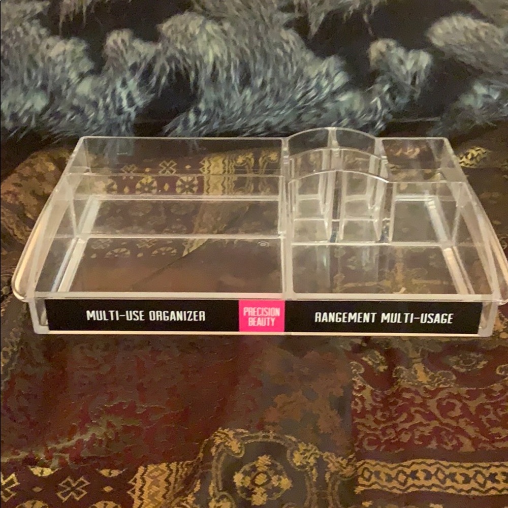 Make up organizer